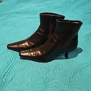 Impo stretch black side zip bootie. 8.